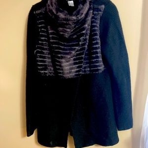 Venus sweater worn once or twice , pretty with gray jeans~